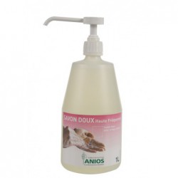 Flacon d'un litre de savon doux haute fréquence avec pompe doseuse blanche pour l'hygiène des mains en cabinet de podologie