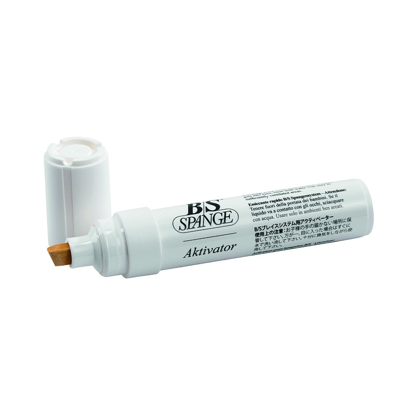 Flacon d'Aktivator B/S pour la préparation de l'ongle avant la pose de lamelles d'orthonyxie, soin podologique professionnel